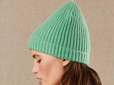 Модные вязаные шапки: для зимы дизайнеры подготовили бини, снуд и другие  головные уборы для девушек (ФОТО): читать на Golos.ua