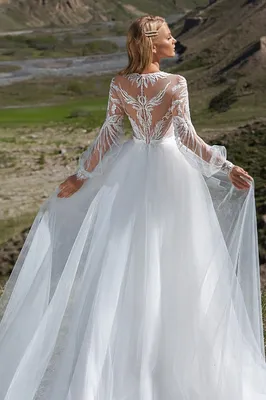 Свадебные платья 2019-2020: топ-10 трендов свадебной моды, тенденции и  тренды свадебных… | Свадебные платья, Цветные свадебные платья,  Традиционные свадебные платья