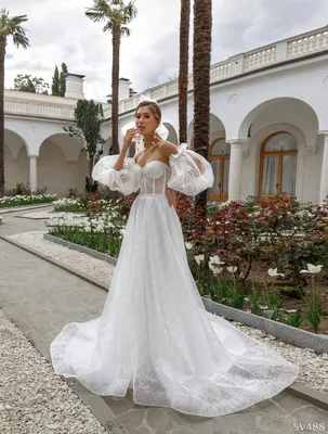 Модные свадебные платья 2022 купить в салоне Love and Lace