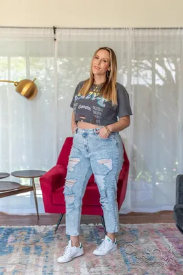 How To Style Mom Jeans - The Beverly Adams