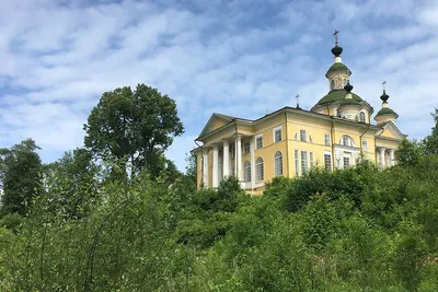 Самое главное - восстановить не стены, а душу человеческую»: Как  единственный монах с трудниками восстанавливает старинный монастырь в  Тотьме - KP.RU