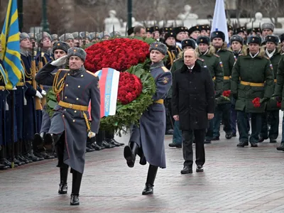 Путин возложил венок к Могиле Неизвестного Солдата - РИА Новости, 23.02.2022