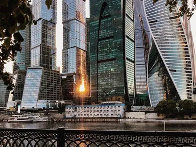 Идеи стеклянной архитектуры на прогулке по Москва-Сити - туры и гиды от  City Trips
