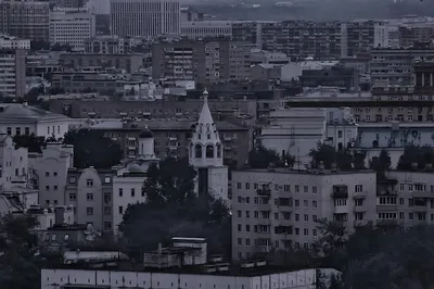 Москва мрачный вид на город сверху, вид на город дым экология | Премиум Фото