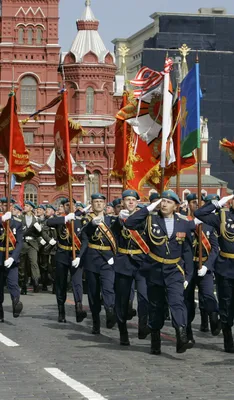 Скачать обои солдаты, Москва, СССР, флаги, Россия, Красная площадь, 9 мая,  военные, раздел праздники в разрешении 600x1024