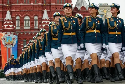 Обои на рабочий стол Девушки военнослужащие на параде Победы 9 МАЯ в городе  Москве, обои для рабочего стола, скачать обои, обои бесплатно