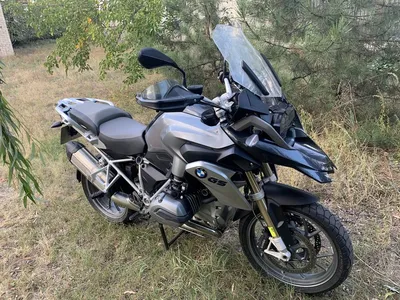 Bmw 1200 Gs приключение два мотоцикла велосипед тройной черный цвет знак и  текст логотип на стороне Редакционное Изображение - изображение  насчитывающей конструкция, скорость: 220890945