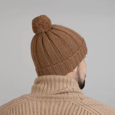 Вязаная мужская шапка с помпоном - купить в Москве