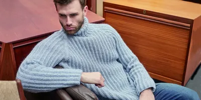 Модные мужские свитера 2024-2025 – топ-10 трендовых моделей свитеров для  мужчин на фото