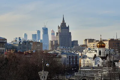 обои : Уличный, Городской пейзаж, Москва, здание, Цены расширенных  лицензий, Горизонт, небоскреб, холодно, вечер, замок, Башня, горизонт,  Nikon, Россия, Церковь, Мегаполис, Дерево, Центр города, Никкор, день, Крыши,  Ориентир, Никодиски, Дневное время ...