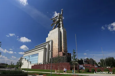 Памятник завоевателям космоса, Москва, Россия Редакционное Стоковое  Изображение - изображение насчитывающей космология, завоеватель: 159522709