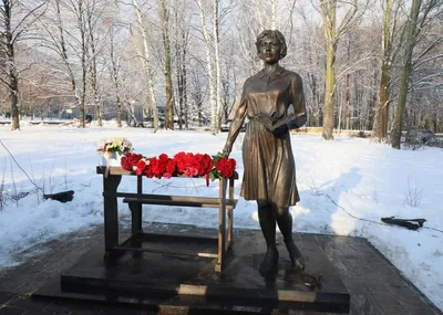 В Самаре открыли памятник \"Первый учитель\" - Волга Ньюс