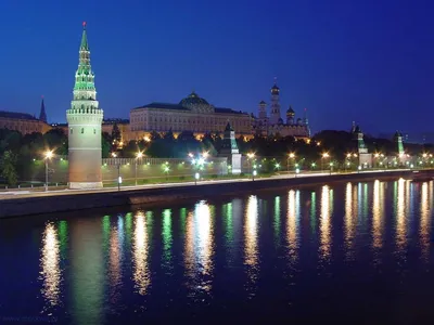 Москва, Кремлевская набережная скачать фото обои для рабочего стола