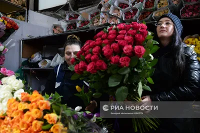 Суматоха накануне 8 марта, срочные поиски цветов и подарков… | Пикабу