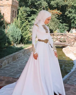 Свадебные Национальные Платья в Instagram: «Прекрасная невеста Айна ❤❤❤  #hibi #хиби #нев… | Muslimah fashion outfits, Muslim evening dresses,  Muslimah wedding dress