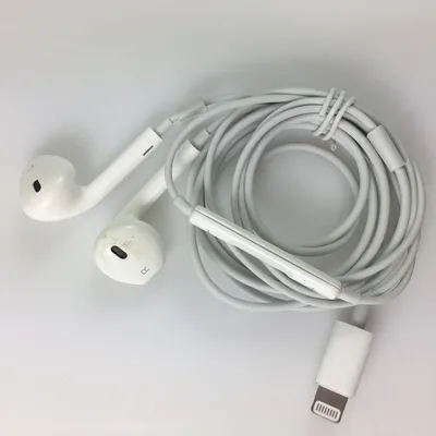 Купить Наушники Apple EarPods с разъёмом Lightning в Москве в сети  магазинов iShop