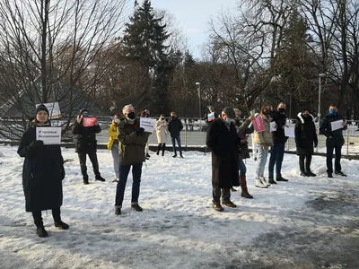 Рижане вышли на пикет в поддержку Навального — без речей, но с плакатами  (ФОТО) / Статья