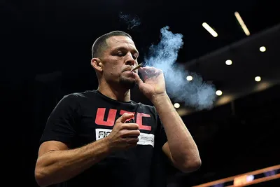 Звезда UFC Нейт Диас освещает сустав во время открытой тренировки, Ник Диас HD обои | Pxfuel