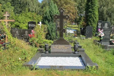 Необычные оригинальные памятники на могилу в Москве