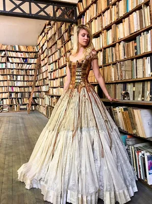 Необычное короткое свадебное платье со съемной юбкой купить в Москве