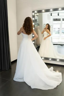 Только самые красивые дизайнерские свадебные платья для вас 😇 E L Z A  Троицкий Пассаж, 1 этаж, ул. Карла Либкнехта д.8 Свадебный… | Instagram