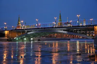 Обои на рабочий стол Мост в ночном городе Москва, Россия / Moscow, Russia,  обои для рабочего стола, скачать обои, обои бесплатно