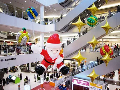 Новогоднее украшение магазинов и торговых центров: основные принципы,  приёмы оформления