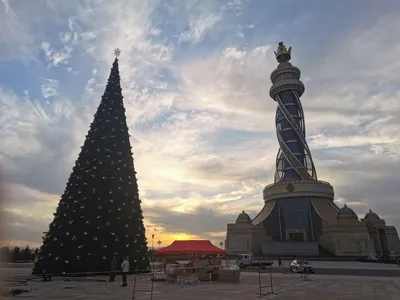 Новогодняя елка в Душанбе 2022: смотреть фото
