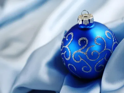 Обои для рабочего стола Синяя елочная игрушка фото - Раздел обоев:  Новогоднее настроение (Новый год и рождество)