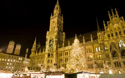 Обои на рабочий стол Рождественский базар на площади в Мюнхене, Германия,  обои для рабочего стола, скачать обои, обои бесплатно