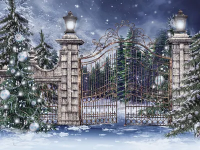 Обои на рабочий стол Кованные ворота в зимнем лесу среди наряженных шарами  новогодних елок и фонарей, обои для рабочего стола, скачать обои, обои  бесплатно