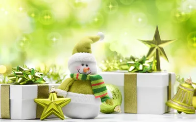 Обои Снеговик игрушка, зеленый стиль, рождественские и новогодние подарки  2560x1600 HD Изображение