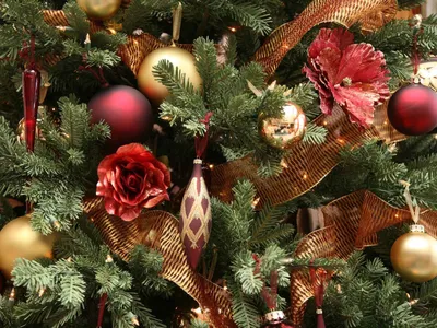 Новогодние праздничные украшения елки - обои на рабочий стол