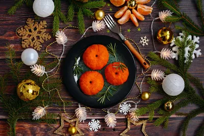 Закуска и салат для новогоднего стола «Мандаринки»: рецепт от Анны Нетребко  — Ozon Клуб