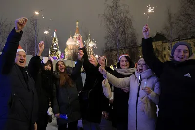 Новогодние праздники в 2023/2024 году: сколько дней отдыхаем на Новый год,  даты выходных: Общество: Россия: Lenta.ru