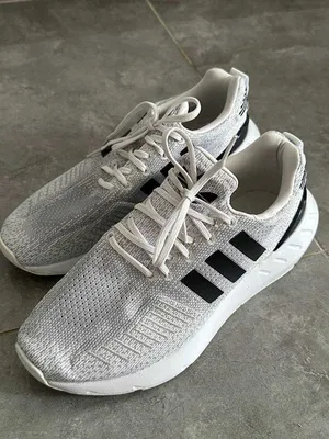 Vând adidași noi/продаю новые кроссовки Adidas