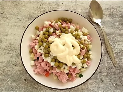 Оливье классический со свежими огурцами салат рецепт с фото - 1000.menu