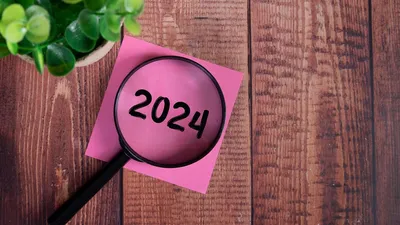 Обои лупа, 2024, цифры, новый год, дерево картинки на рабочий стол, фото  скачать бесплатно