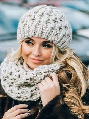макет белой зимней шапочки продемонстрирует ваш дизайн на вязаной шерстяной  шапке со свободным пространством 3d рендеринг, зимняя шапка, зимняя одежда,  шапочка фон картинки и Фото для бесплатной загрузки