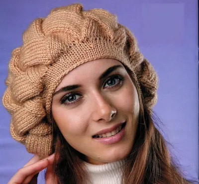 Объемные вязаные шапки для женщин - 44 фото