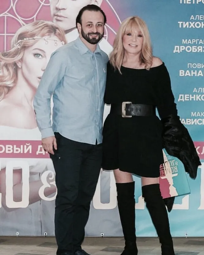 Алла Пугачева в шортах и юбке-пачке - Пугачева сменила на концерте три наряда - фото Алла Пугачева в шортах и юбке-пачке - Пугачева сменила на концерте три наряда - фото