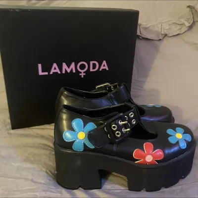 I bought a pair of lamoda shoes and they fit small. (I fixed them luckily)  has anyone bought these pairs of shoes? : r/Shoes