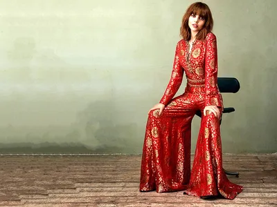 Офелия Ловибонд, актриса, модельное кресло, скумбрия, брючный костюм, Офелия, 2019, Ловибонд, HD обои | Пикпикселей