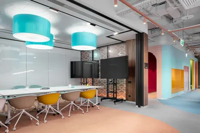 Новый офис компании Avito: дизайн в стиле шестидесятых — Roomble.com