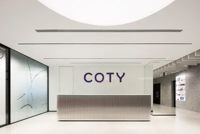 Офис компании «COTY» – ткани на заказ в Москве