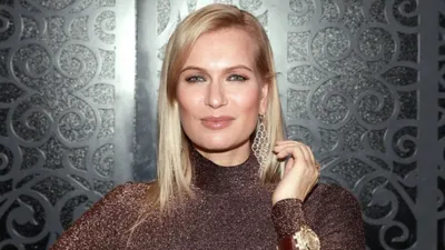 49-летняя Олеся Судзиловская опубликовала откровенное фото в золотом бикини  - CT News