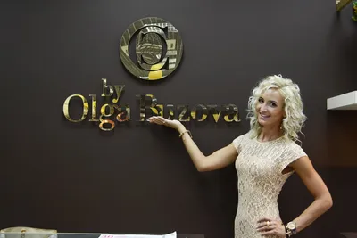 Ольга Бузова в сексуальном платье с декольте снялась в праздничном телешоу
