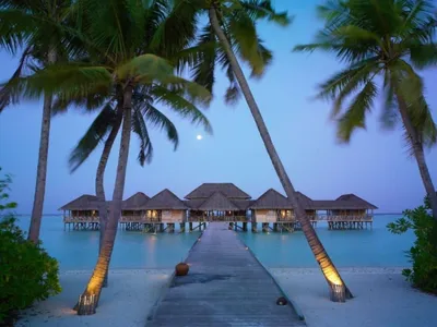 Обои для рабочего стола Безоблачная погода на Мальдивах фото - Раздел  обоев: Тропики