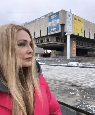 Ольга Сумская приехала в Харьков и показала разрушения в городе