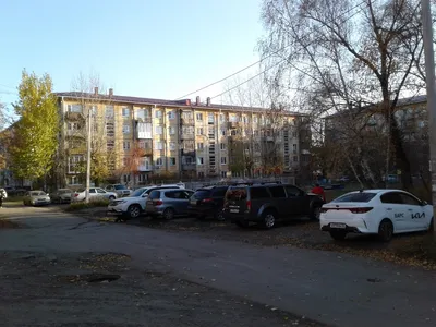 Омск превратился в город, где негде поставить машину